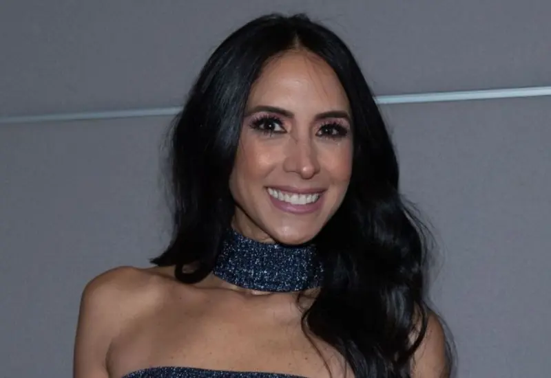 La conductora Cynthia Urías, quien propuso cambiar las letras de los corridos bélicos para que dejen de hacer apología del delito en México.