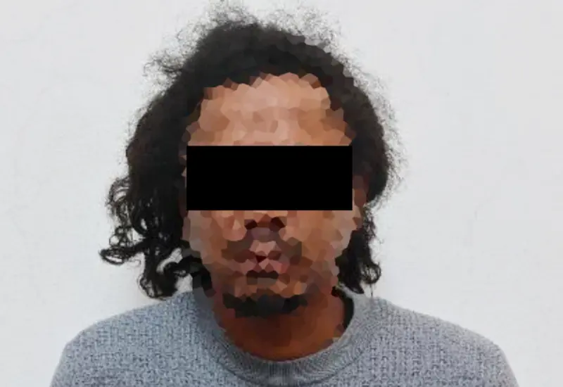 Un hombre es detenido por las autoridades después de que intentara abrir un vehículo en el Centro Histórico, quedando a disposición del Ministerio Público.