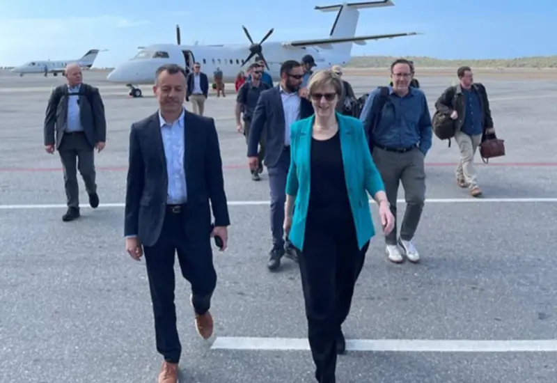 La encargada de negocios de Estados Unidos llega a Venezuela, un paso clave en la reanudación de las relaciones diplomáticas entre ambos países.