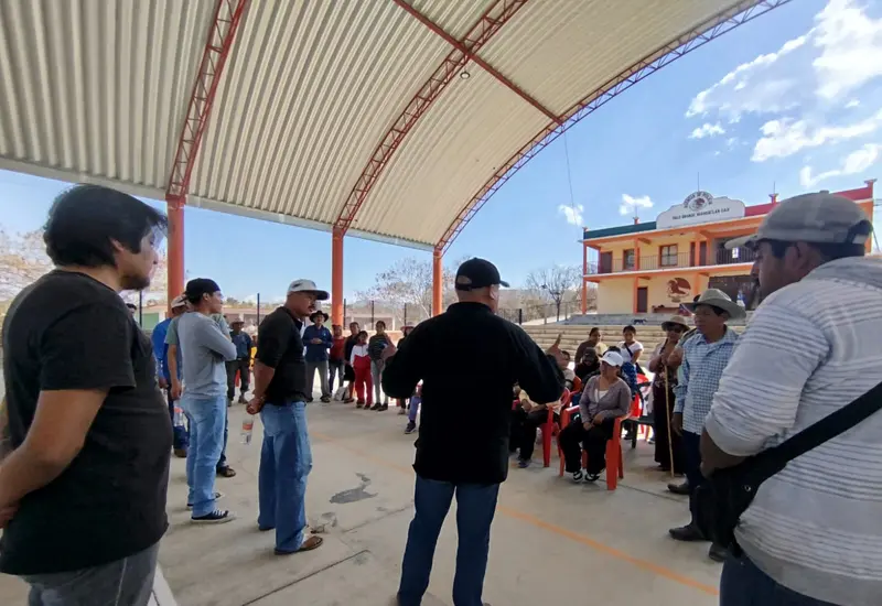 Ciudadanos exigen la destitución de un comisario local tras una detención ilegal vinculada a un caso de presunta extorsión telefónica.