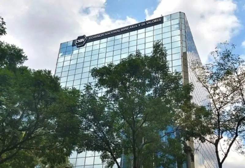 Gráfica que ilustra las utilidades récord de los bancos en México, sumando un total de 304 mil 400 millones de pesos según la CNBV.