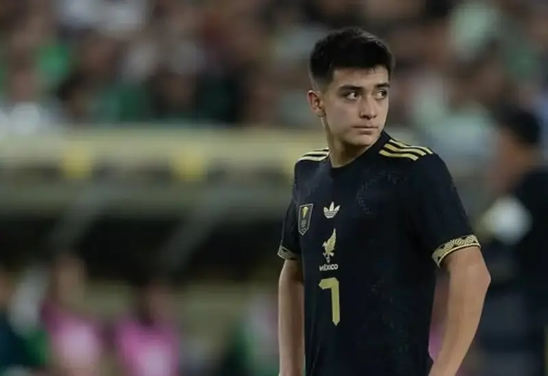El futbolista Gilberto Mora, cuya participación en el Mundial está en riesgo debido a una lesión que requiere una intervención en el quirófano.