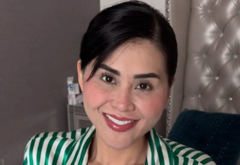 La influencer Gomita, Aracely Ordaz, es vista en una cama de hospital tras ser internada de emergencia debido a una crisis de salud.