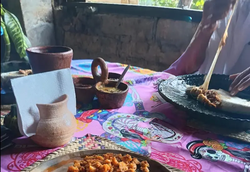 Una bisabuela representa la herencia de mujeres que nutrían el cuerpo con su sazón excepcional y el espíritu con su fortaleza.
