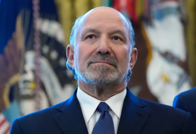 Howard Lutnick, actual secretario de Comercio de Estados Unidos, enfrenta peticiones de renuncia por su presunta vinculación con el caso Epstein.