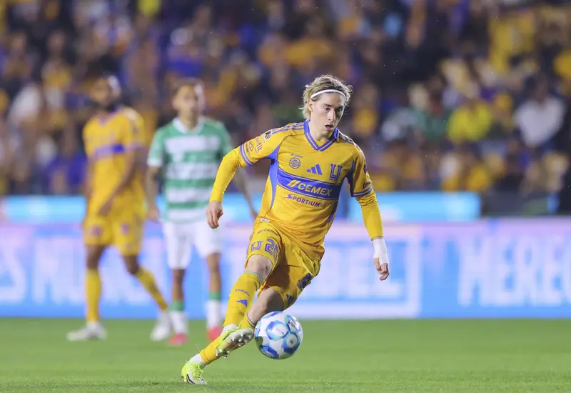 El futbolista profesional Marcelo Flores, quien ha confirmado que no jugará para la selección nacional de México, conocido como el Tri.