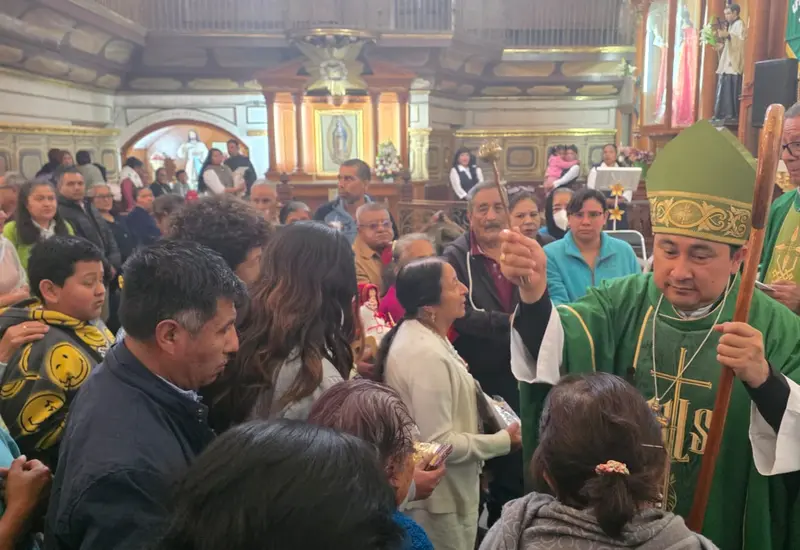 El obispo Tut Tún, quien explica que las Bienaventuranzas son un discurso revolucionario de Jesús que cuestiona el poder y la riqueza.