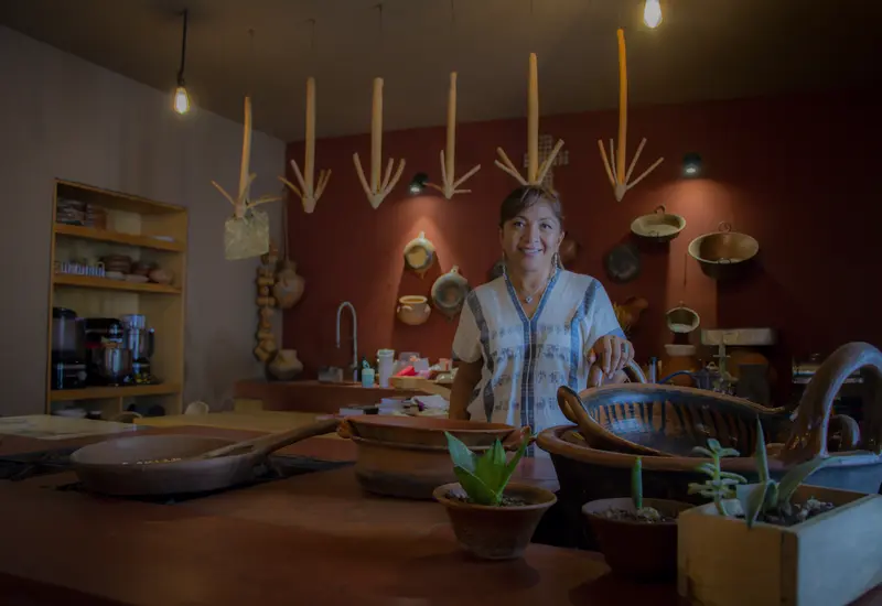 Olga Cabrera Oropeza, importante referente de la gastronomía en México y heredera de la tradición mixteca Ñuu Savi, posa para un retrato.