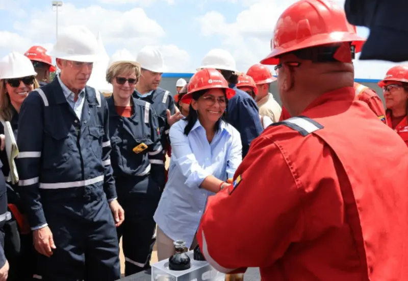 Gigantes petroleros reanudan sus operaciones en Venezuela, donde las regalías e impuestos serán supervisados de cerca por Estados Unidos.