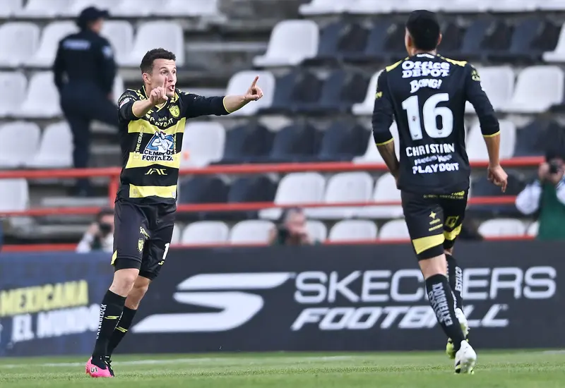 El equipo de fútbol Pachuca celebra su racha de victorias consecutivas durante un partido del torneo Clausura 2026, donde no ha perdido.