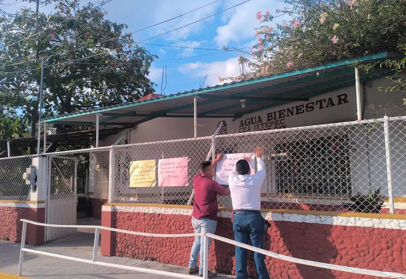 Trabajadores en paro de los Sistemas de Agua Potable protestan para visibilizar el conflicto que se agudiza por la falta del servicio.