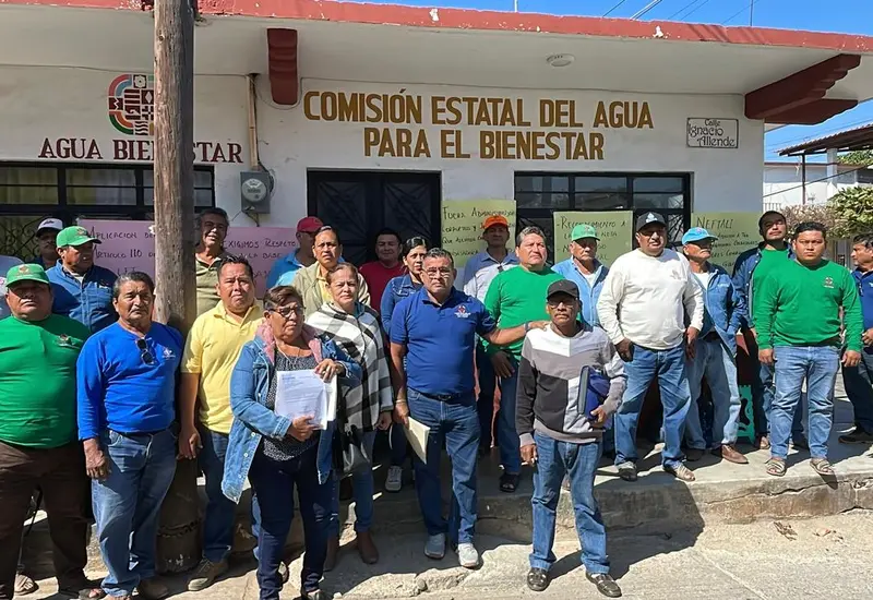 Trabajadores sindicalizados del Sistema de Agua Potable de El Espinal toman las oficinas de la CEA en protesta por descuentos y acoso laboral.