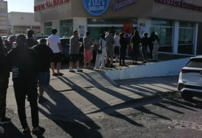 Un supermercado en Jalisco opera con normalidad con clientes, reflejando la reactivación económica total de los negocios reportada por empresarios.