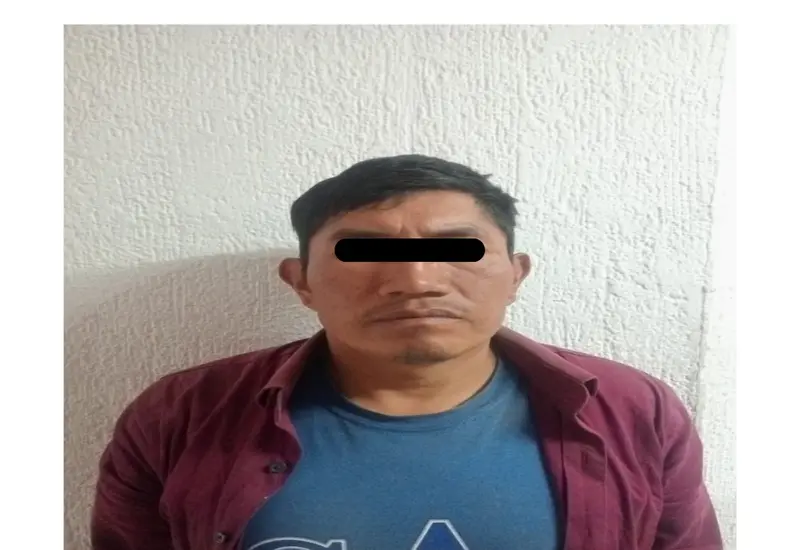 Saúl es detenido por agentes ministeriales, acusado del delito de abuso sexual y violación en contra de su esposa en Tlacolula de Matamoros.