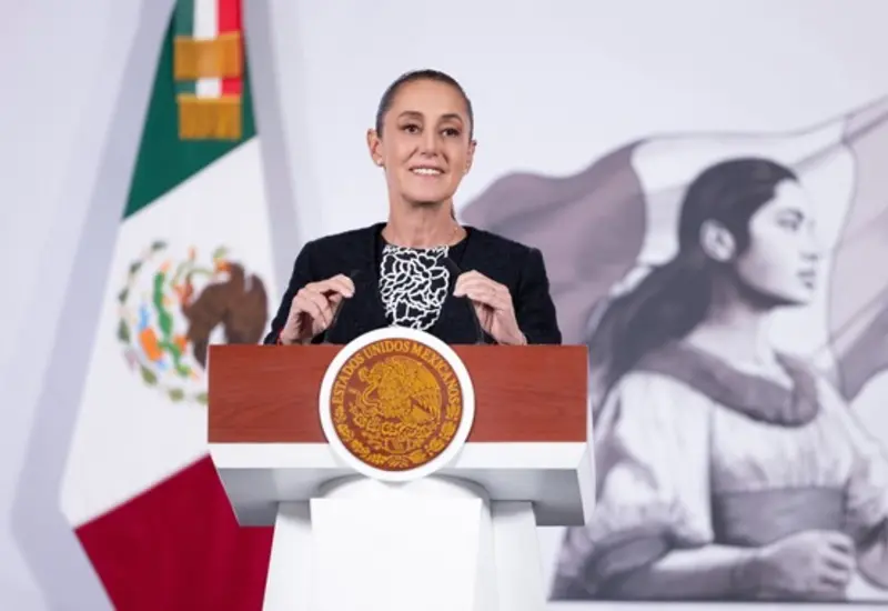 Claudia Sheinbaum presenta los resultados de la Estrategia Nacional de Seguridad, destacando la caída del 42% en homicidios dolosos en el país.
