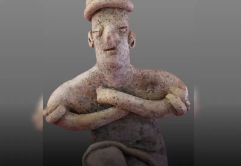 Una valiosa pieza prehispánica perteneciente al patrimonio histórico de México, exhibida para una polémica subasta en internet que el país busca detener.