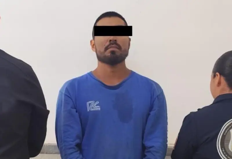Un hombre es presentado por las autoridades tras ser detenido en el estado de Nayarit, como presunto responsable del delito de violación.