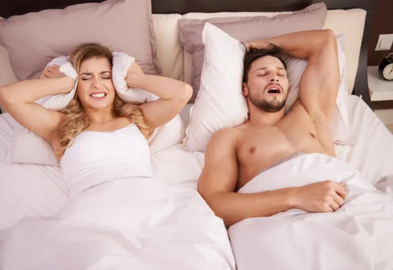 Factores como obesidad, alcohol y postura los intensifican.
