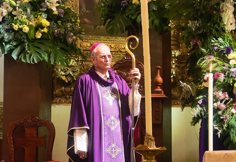 El mitrado ofició la misa de la festividad del Santo Entierro de Cristo.