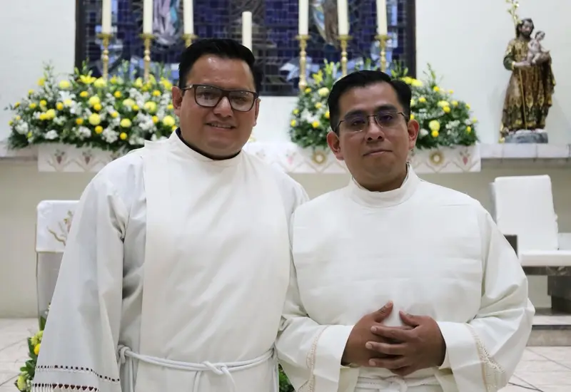 Pedro Vázquez Villalobos ordenó a dos nuevos diáconos.