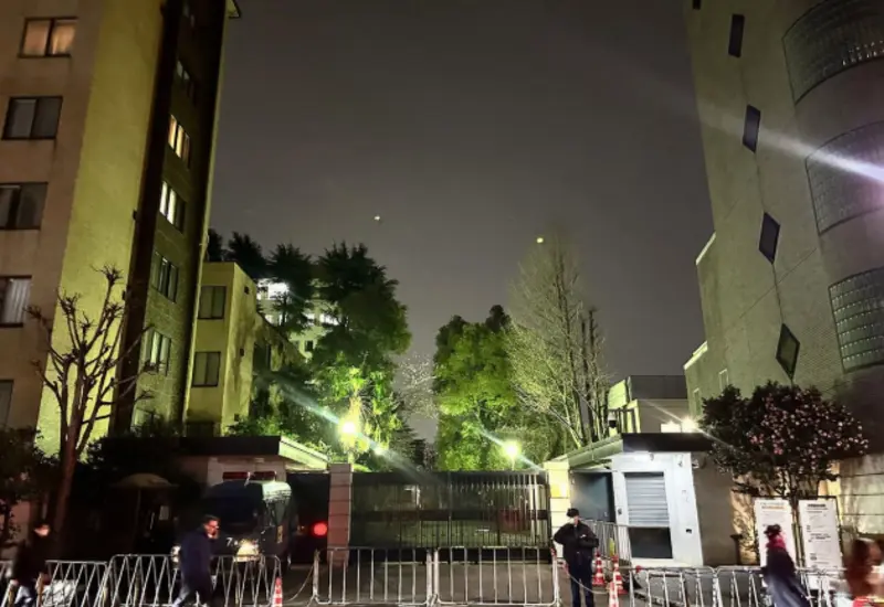 Una persona entró por la fuerza en el recinto.