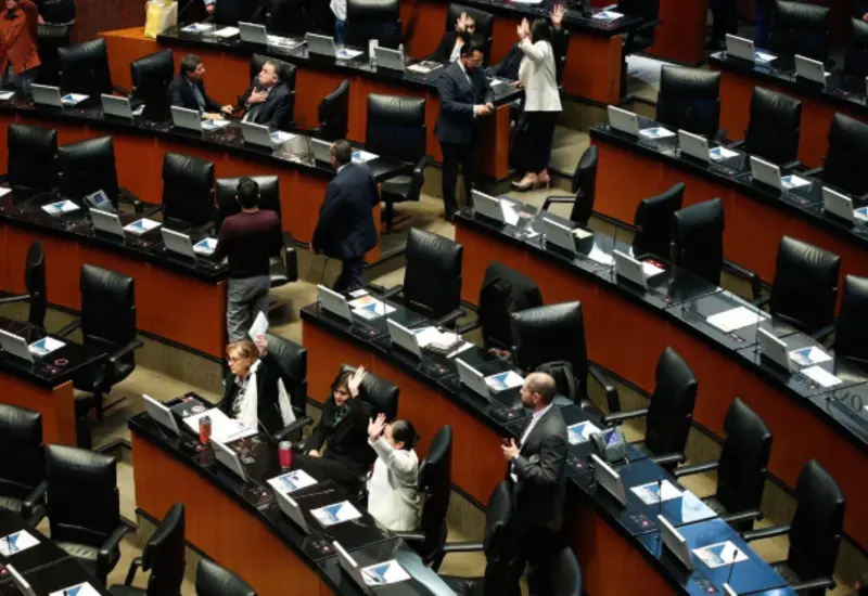 Con nueva redacción, buscan permitir a la presidenta defender su gestión.