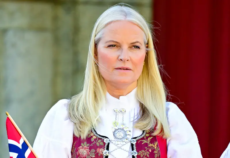 Princesa heredera de Noruega admite culpa y revela manipulación de Jeffrey Epstein.