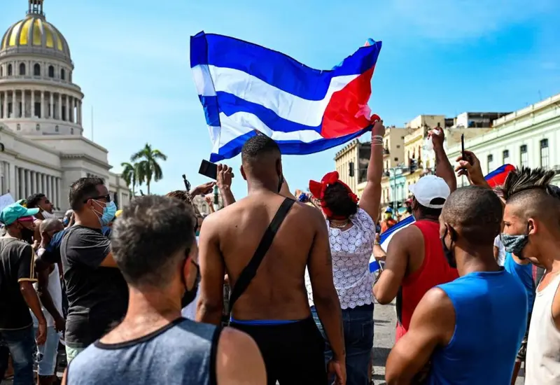 Entre apagones y escasez, crece el malestar social en Cuba.