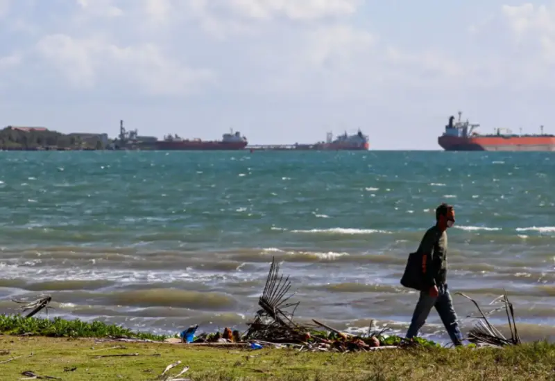 El cargamento de crudo busca sostener servicios básicos en la isla.