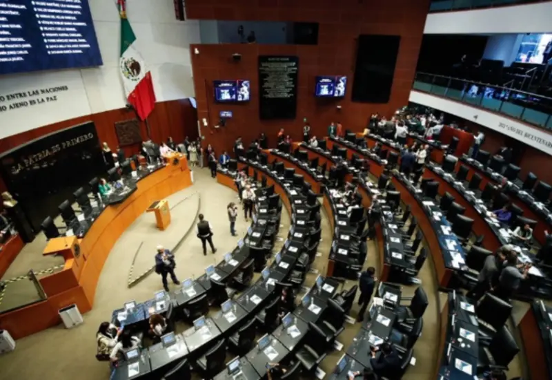 La reforma busca reducir costos del sistema político.