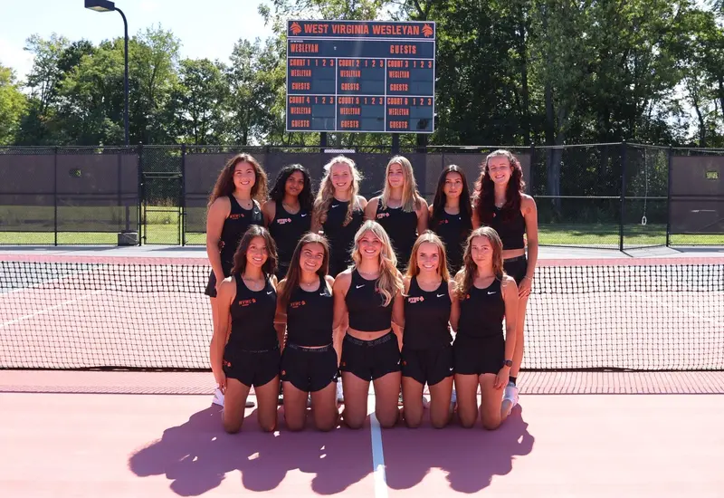 El equipo femenil de tenis de la Universidad Wesleyana de Virginia Occidental