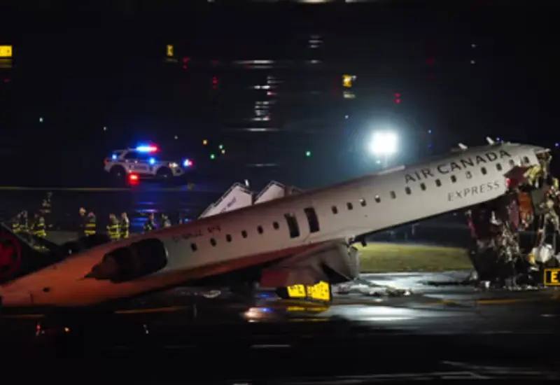 Dos muertos y varios heridos tras choque entre avión y vehículo de emergencia en LaGuardia.