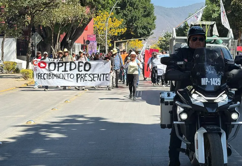 También marchan en la capital este lunes.