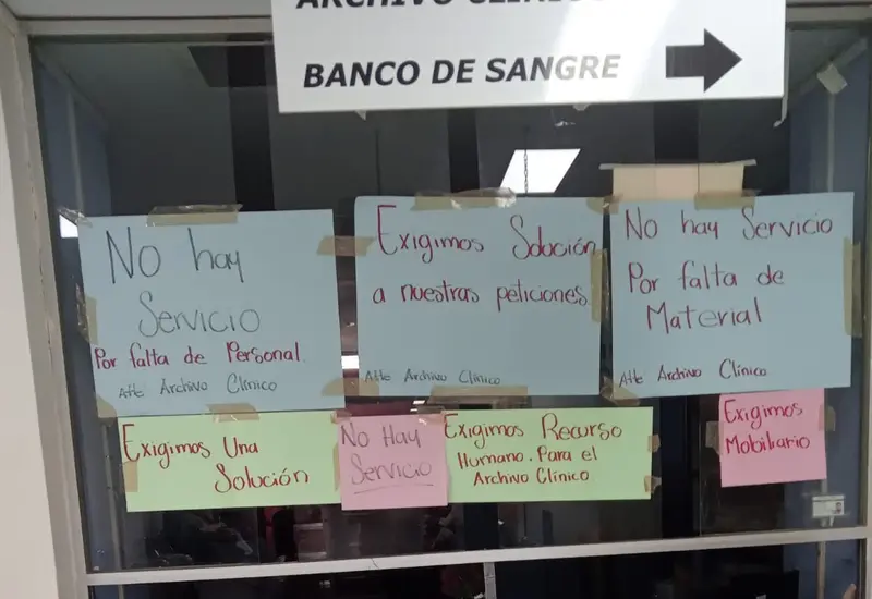 Crisis hospitalaria en Oaxaca: Empleados denuncian caos y pacientes afectados.