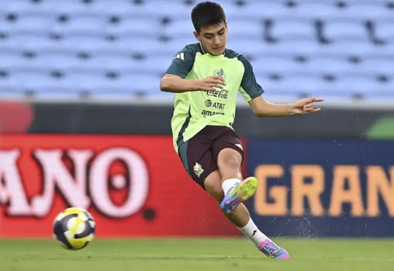 Gilberto Mora ya tendría fecha de regreso a las canchas