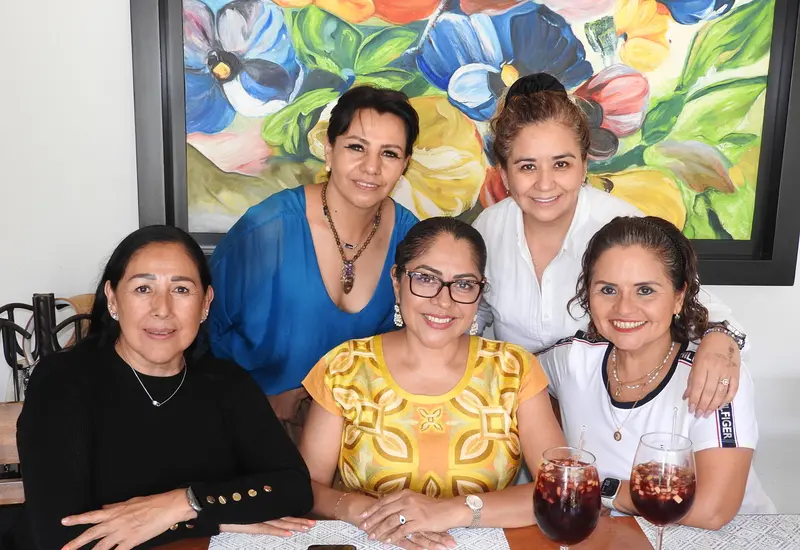 Azalea Villalobos celebró su cumpleaños durante un desayuno, en compañía de Zoraida España, Isabel Tsakiris, Adriana Carrillo y Gisela Dávila.