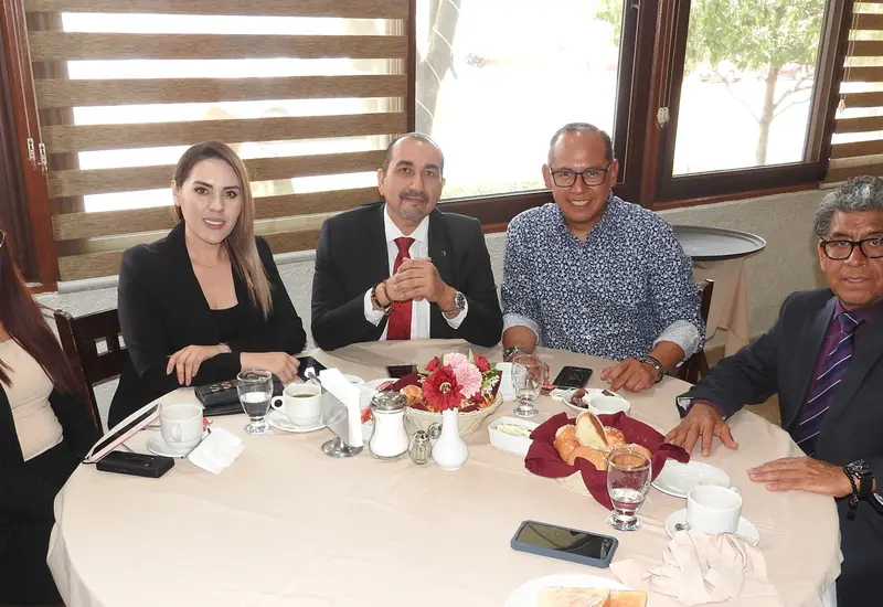Dani Carreón, Sara Rodelo, José Silva, Eric García y Pedro Palma, integrantes de la Barra Mexicana Colegio de Abogados, Capítulo Oaxaca.