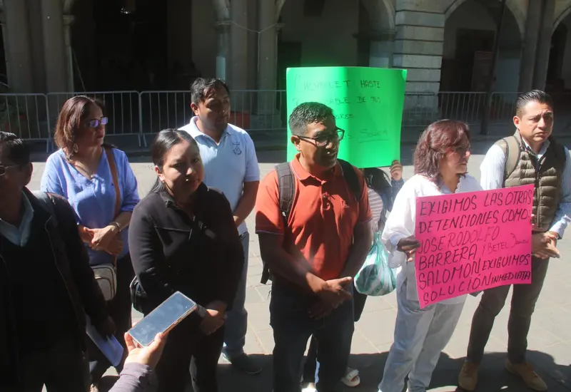 Se manifiestan en el Zócalo.
