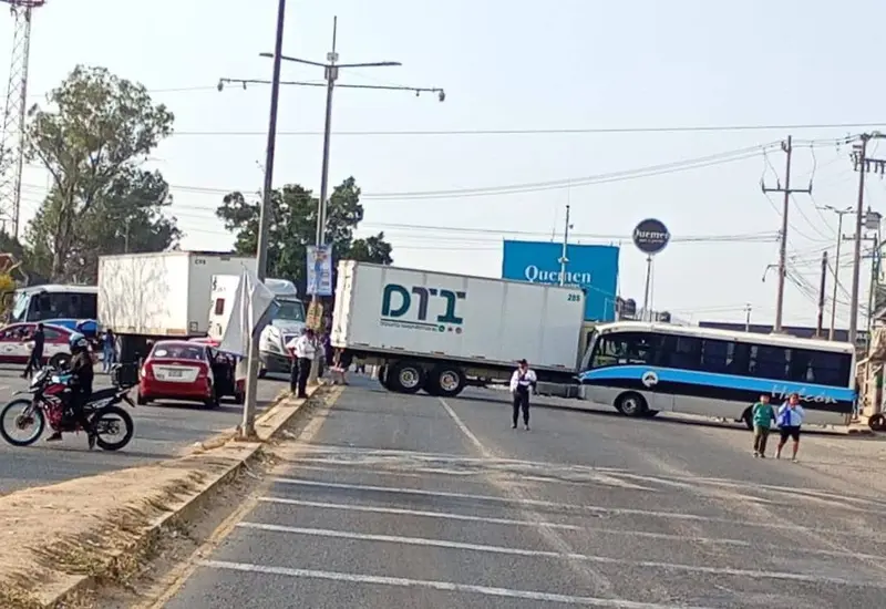 Bloqueado el crucero de la Y.