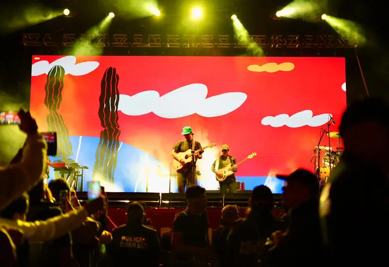 Caloncho y su fusión tropical arrasan en concierto gratuito en Oaxaca.