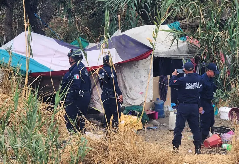 Escena del crimen donde un hombre en condición de calle fue presuntamente asesinado por sus compañeros de parranda.