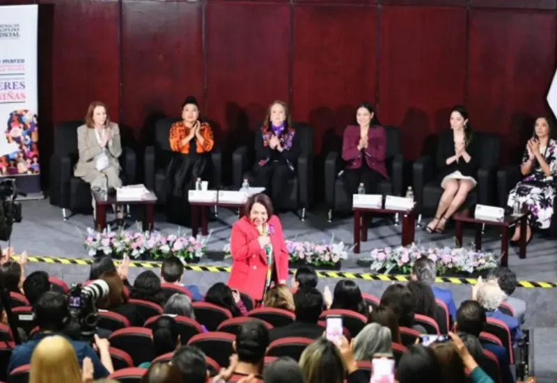 Celia Maya durante su intervención donde llamó a reforzar la perspectiva de género en la justicia para saldar deudas con mujeres indígenas.