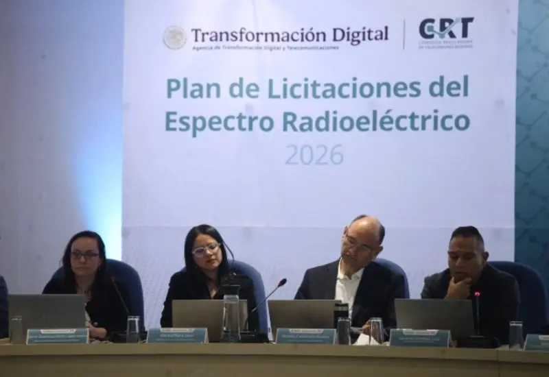 Ilustración del Plan de Licitaciones del CRT para expandir el acceso a internet, abarcando redes industriales y de banda móvil en el país.