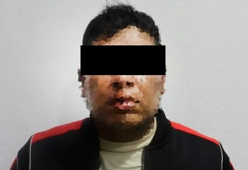 Un hombre es detenido y presentado ante el Ministerio Público después de ser sorprendido intentando romper el cristal de un automóvil en el centro.