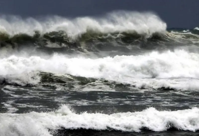 Protección Civil advierte: mar de fondo amenaza bañistas y embarcaciones pequeñas.