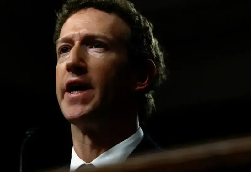 Mark Zuckerberg, CEO de Meta, fotografiado en relación con la alerta de privacidad generada por los lentes inteligentes de su compañía.