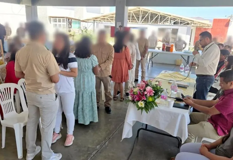 Un total de 28 parejas contraen matrimonio durante una boda colectiva celebrada en los centros penitenciarios del estado como parte de su reinserción.