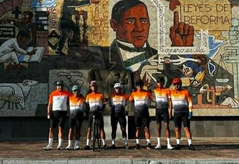 Se presentó Numen, teniendo como testigo la imagen de Benito Juárez
